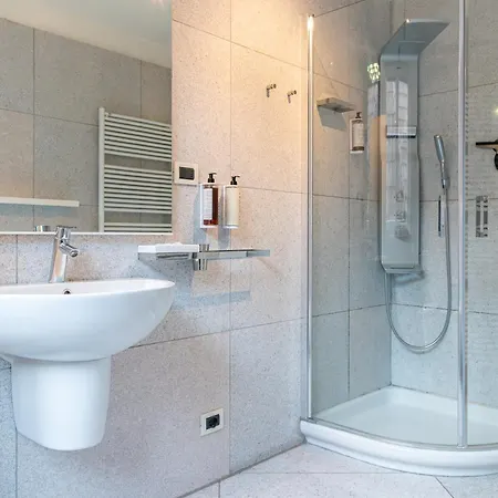 Artist House アパート