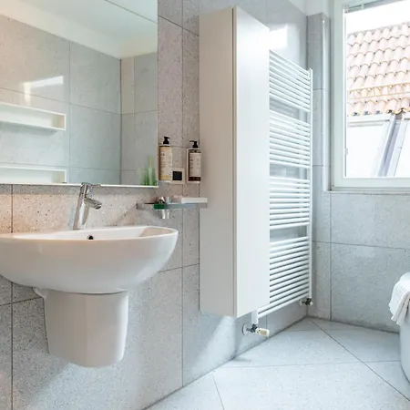 Artist House Apartment *