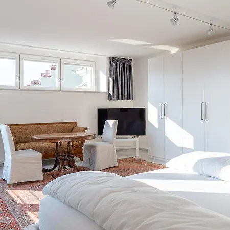 Artist House Apartment *